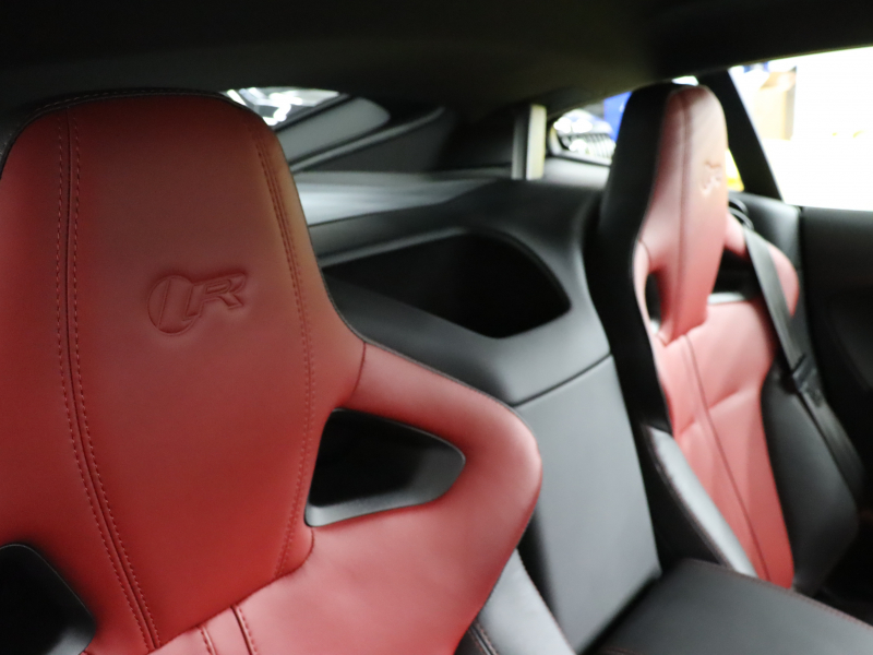 ジャガー Fタイプ Rｸｰﾍﾟ　赤/黒革 ﾊﾟﾌｫｰﾏﾝｽｼｰﾄ ｼｰﾄﾋｰﾀｰ 純正ﾅﾋﾞ ﾊﾞｯｸｶﾒﾗ ｸﾙｺﾝ MERIDIANｻｳﾝﾄﾞ 自動Rｹﾞｰﾄ ｽﾃｱﾘﾝｸﾞﾋｰﾀｰ ｶｰﾎﾞﾝｾﾝﾀｰｺﾝｿｰﾙ 可変ﾊﾞﾙﾌﾞ 可変ｳｨﾝｸﾞ ﾊﾟﾌｫｰﾏﾝｽｴｸﾞｿﾞｰｽﾄ 純正20ｲﾝﾁAW　2年保証