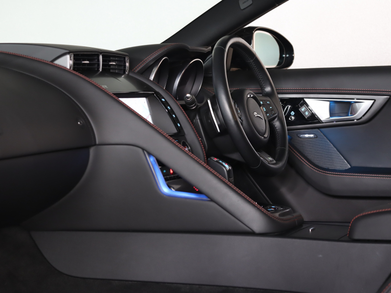 ジャガー Fタイプ Rｸｰﾍﾟ　赤/黒革 ﾊﾟﾌｫｰﾏﾝｽｼｰﾄ ｼｰﾄﾋｰﾀｰ 純正ﾅﾋﾞ ﾊﾞｯｸｶﾒﾗ ｸﾙｺﾝ MERIDIANｻｳﾝﾄﾞ 自動Rｹﾞｰﾄ ｽﾃｱﾘﾝｸﾞﾋｰﾀｰ ｶｰﾎﾞﾝｾﾝﾀｰｺﾝｿｰﾙ 可変ﾊﾞﾙﾌﾞ 可変ｳｨﾝｸﾞ ﾊﾟﾌｫｰﾏﾝｽｴｸﾞｿﾞｰｽﾄ 純正20ｲﾝﾁAW　2年保証