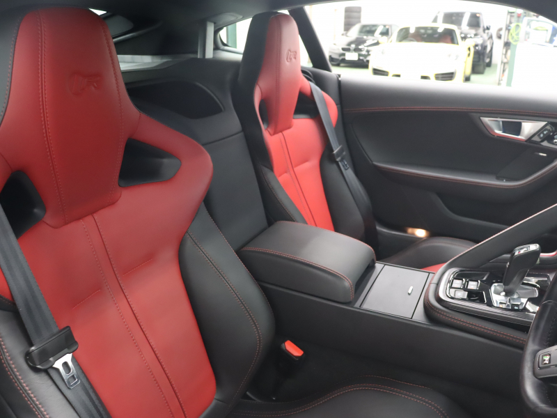 ジャガー Fタイプ Rｸｰﾍﾟ　赤/黒革 ﾊﾟﾌｫｰﾏﾝｽｼｰﾄ ｼｰﾄﾋｰﾀｰ 純正ﾅﾋﾞ ﾊﾞｯｸｶﾒﾗ ｸﾙｺﾝ MERIDIANｻｳﾝﾄﾞ 自動Rｹﾞｰﾄ ｽﾃｱﾘﾝｸﾞﾋｰﾀｰ ｶｰﾎﾞﾝｾﾝﾀｰｺﾝｿｰﾙ 可変ﾊﾞﾙﾌﾞ 可変ｳｨﾝｸﾞ ﾊﾟﾌｫｰﾏﾝｽｴｸﾞｿﾞｰｽﾄ 純正20ｲﾝﾁAW　2年保証
