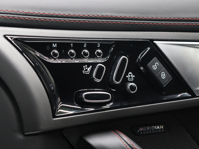 ジャガー Fタイプ Rｸｰﾍﾟ　赤/黒革 ﾊﾟﾌｫｰﾏﾝｽｼｰﾄ ｼｰﾄﾋｰﾀｰ 純正ﾅﾋﾞ ﾊﾞｯｸｶﾒﾗ ｸﾙｺﾝ MERIDIANｻｳﾝﾄﾞ 自動Rｹﾞｰﾄ ｽﾃｱﾘﾝｸﾞﾋｰﾀｰ ｶｰﾎﾞﾝｾﾝﾀｰｺﾝｿｰﾙ 可変ﾊﾞﾙﾌﾞ 可変ｳｨﾝｸﾞ ﾊﾟﾌｫｰﾏﾝｽｴｸﾞｿﾞｰｽﾄ 純正20ｲﾝﾁAW　2年保証