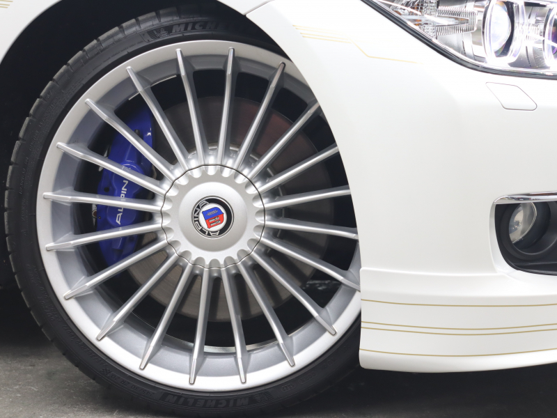 アルピナ B3 B3 ﾋﾞﾀｰﾎﾞﾂｰﾘﾝｸﾞ　茶革 ﾋｰﾀｰ ﾊﾟﾉﾗﾏSR ﾅﾋﾞTV Bｶﾒﾗ Bluetooth ｸﾙｰｽﾞｺﾝﾄﾛｰﾙ LEDﾍｯﾄﾞﾗｲﾄ 自動Rｹﾞｰﾄ&ﾊﾝｽﾞﾌﾘｰA ｺﾞｰﾙﾄﾞﾃﾞｺﾗｲﾝ AKRAPOVIC製ﾏﾌﾗｰ ALPINAﾌﾞﾙｰｷｬﾘﾊﾟｰ 専用ｴｱﾛ&20ｲﾝﾁAW　2年保証