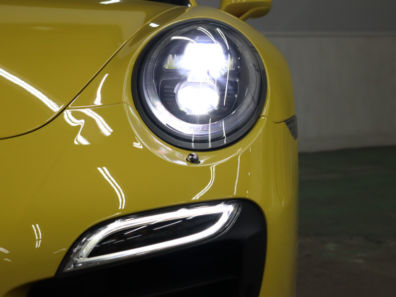 ポルシェ 911(Type991.1) ﾀｰﾎﾞS ｽﾎﾟｰﾂｸﾛﾉ&ｶｰﾎﾞﾝｲﾝﾃﾘｱPKG　正規D車 ﾂｰﾄｰﾝﾚｻﾞｰｲﾝﾃﾘｱ PCCB 赤革 18wayｱﾀﾞﾌﾟﾃｨﾌﾞｽﾎﾟｰﾂｼｰﾄ ﾅﾋﾞTV BOSEｻｳﾝﾄﾞ Bｶﾒﾗ PDLS付LEDﾗｲﾄ 20AW