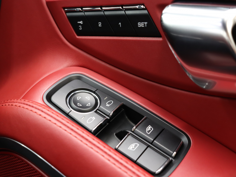 ポルシェ 911(Type991.1) ﾀｰﾎﾞS ｽﾎﾟｰﾂｸﾛﾉ&ｶｰﾎﾞﾝｲﾝﾃﾘｱPKG　正規D車 ﾂｰﾄｰﾝﾚｻﾞｰｲﾝﾃﾘｱ PCCB 赤革 18wayｱﾀﾞﾌﾟﾃｨﾌﾞｽﾎﾟｰﾂｼｰﾄ ﾅﾋﾞTV BOSEｻｳﾝﾄﾞ Bｶﾒﾗ PDLS付LEDﾗｲﾄ 20AW