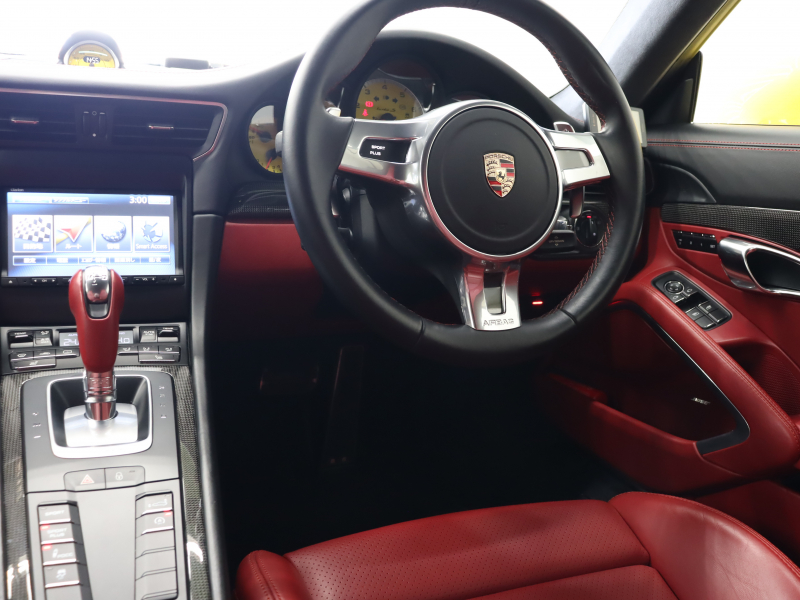 ポルシェ 911(Type991.1) ﾀｰﾎﾞS ｽﾎﾟｰﾂｸﾛﾉ&ｶｰﾎﾞﾝｲﾝﾃﾘｱPKG　正規D車 ﾂｰﾄｰﾝﾚｻﾞｰｲﾝﾃﾘｱ PCCB 赤革 18wayｱﾀﾞﾌﾟﾃｨﾌﾞｽﾎﾟｰﾂｼｰﾄ ﾅﾋﾞTV BOSEｻｳﾝﾄﾞ Bｶﾒﾗ PDLS付LEDﾗｲﾄ 20AW