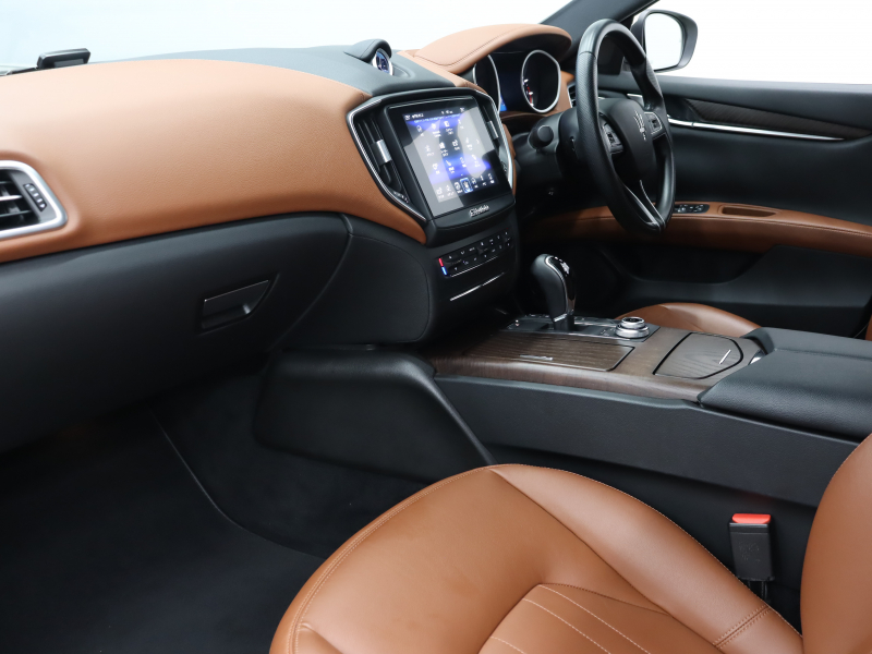 マセラティ ギブリ 3.0 ｱｼｽﾀﾝｽP　中期ﾓﾃﾞﾙ ACC BSM ｱｸﾃｨﾌﾞﾌﾞﾚｰｷ 茶革 8.4ｲﾝﾁMTC+ ﾅﾋﾞ ﾌﾙｾｸﾞ Carplay 360ｶﾒﾗ 19ｲﾝﾁﾌﾟﾛﾃｵAW ﾗﾃﾞｨｶｳｯﾄﾞｲﾝﾃﾘｱ HID　2年保証付