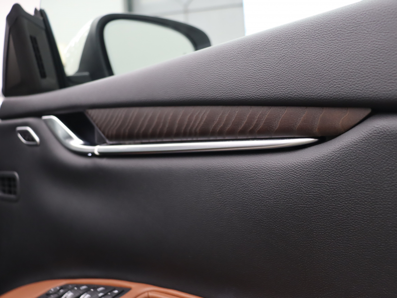 マセラティ ギブリ 3.0 ｱｼｽﾀﾝｽP　中期ﾓﾃﾞﾙ ACC BSM ｱｸﾃｨﾌﾞﾌﾞﾚｰｷ 茶革 8.4ｲﾝﾁMTC+ ﾅﾋﾞ ﾌﾙｾｸﾞ Carplay 360ｶﾒﾗ 19ｲﾝﾁﾌﾟﾛﾃｵAW ﾗﾃﾞｨｶｳｯﾄﾞｲﾝﾃﾘｱ HID　2年保証付