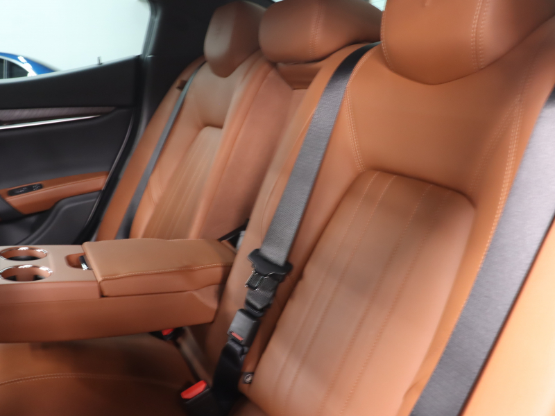 マセラティ ギブリ 3.0 ｱｼｽﾀﾝｽP　中期ﾓﾃﾞﾙ ACC BSM ｱｸﾃｨﾌﾞﾌﾞﾚｰｷ 茶革 8.4ｲﾝﾁMTC+ ﾅﾋﾞ ﾌﾙｾｸﾞ Carplay 360ｶﾒﾗ 19ｲﾝﾁﾌﾟﾛﾃｵAW ﾗﾃﾞｨｶｳｯﾄﾞｲﾝﾃﾘｱ HID　2年保証付