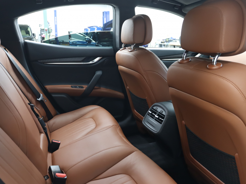 マセラティ ギブリ 3.0 ｱｼｽﾀﾝｽP　中期ﾓﾃﾞﾙ ACC BSM ｱｸﾃｨﾌﾞﾌﾞﾚｰｷ 茶革 8.4ｲﾝﾁMTC+ ﾅﾋﾞ ﾌﾙｾｸﾞ Carplay 360ｶﾒﾗ 19ｲﾝﾁﾌﾟﾛﾃｵAW ﾗﾃﾞｨｶｳｯﾄﾞｲﾝﾃﾘｱ HID　2年保証付