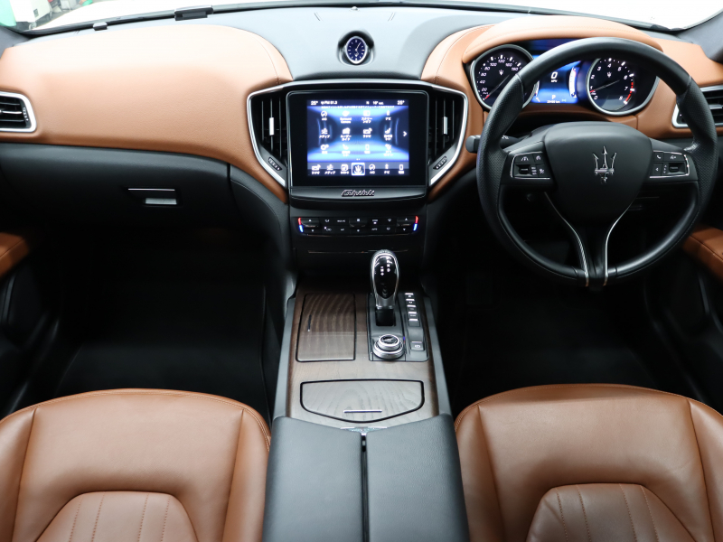 マセラティ ギブリ 3.0 ｱｼｽﾀﾝｽP　中期ﾓﾃﾞﾙ ACC BSM ｱｸﾃｨﾌﾞﾌﾞﾚｰｷ 茶革 8.4ｲﾝﾁMTC+ ﾅﾋﾞ ﾌﾙｾｸﾞ Carplay 360ｶﾒﾗ 19ｲﾝﾁﾌﾟﾛﾃｵAW ﾗﾃﾞｨｶｳｯﾄﾞｲﾝﾃﾘｱ HID　2年保証付