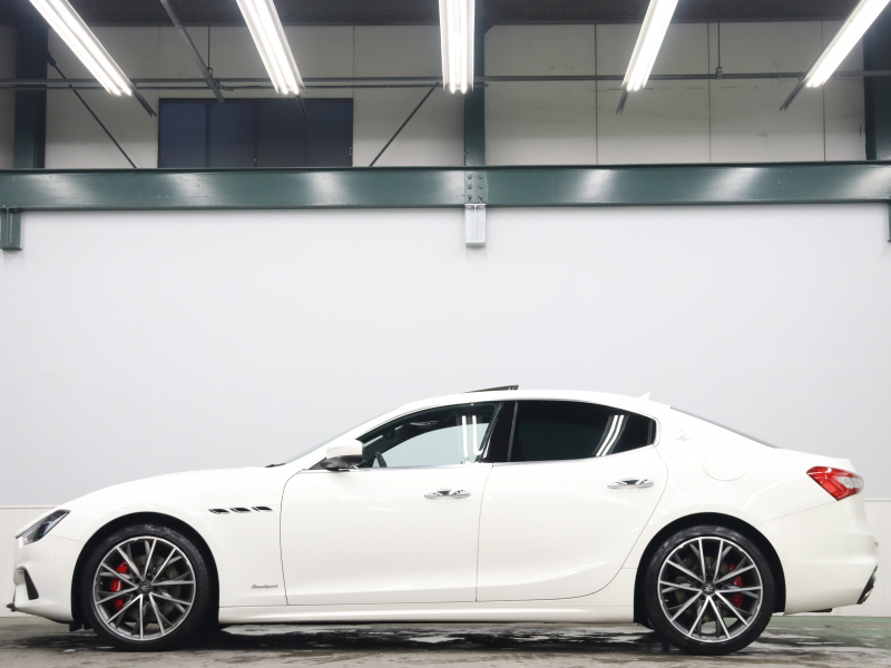 マセラティ ギブリ ﾄﾞﾗｲﾊﾞｰｽﾞｱｼｽﾀﾝｽ&ｶｰﾎﾞﾝｽﾎﾟｰﾂP　後期 黒革 ﾍﾞﾝﾁﾚｰﾀｰ ﾋｰﾀｰ ｻﾝﾙｰﾌ 純正SDﾅﾋﾞ TV harman/kardon ｻﾗｳﾝﾄﾞﾋﾞｭｰｶﾒﾗ ACC LEDﾍｯﾄﾞﾗｲﾄ 自動Rｹﾞｰﾄ&ﾊﾝｽﾞﾌﾘｰA ｽｶｲﾌｯｸｻｽﾍﾟﾝｼｮﾝ ｶｰﾎﾞﾝｲﾝﾃﾘｱﾄﾘﾑ 純正20ｲﾝﾁAW　2年保証