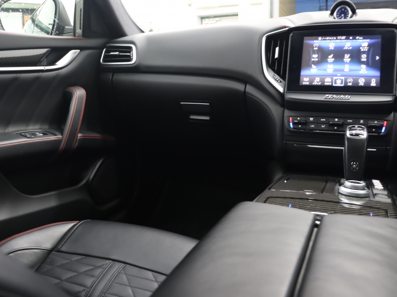 マセラティ ギブリ ﾄﾞﾗｲﾊﾞｰｽﾞｱｼｽﾀﾝｽ&ｶｰﾎﾞﾝｽﾎﾟｰﾂP　後期 黒革 ﾍﾞﾝﾁﾚｰﾀｰ ﾋｰﾀｰ ｻﾝﾙｰﾌ 純正SDﾅﾋﾞ TV harman/kardon ｻﾗｳﾝﾄﾞﾋﾞｭｰｶﾒﾗ ACC LEDﾍｯﾄﾞﾗｲﾄ 自動Rｹﾞｰﾄ&ﾊﾝｽﾞﾌﾘｰA ｽｶｲﾌｯｸｻｽﾍﾟﾝｼｮﾝ ｶｰﾎﾞﾝｲﾝﾃﾘｱﾄﾘﾑ 純正20ｲﾝﾁAW　2年保証