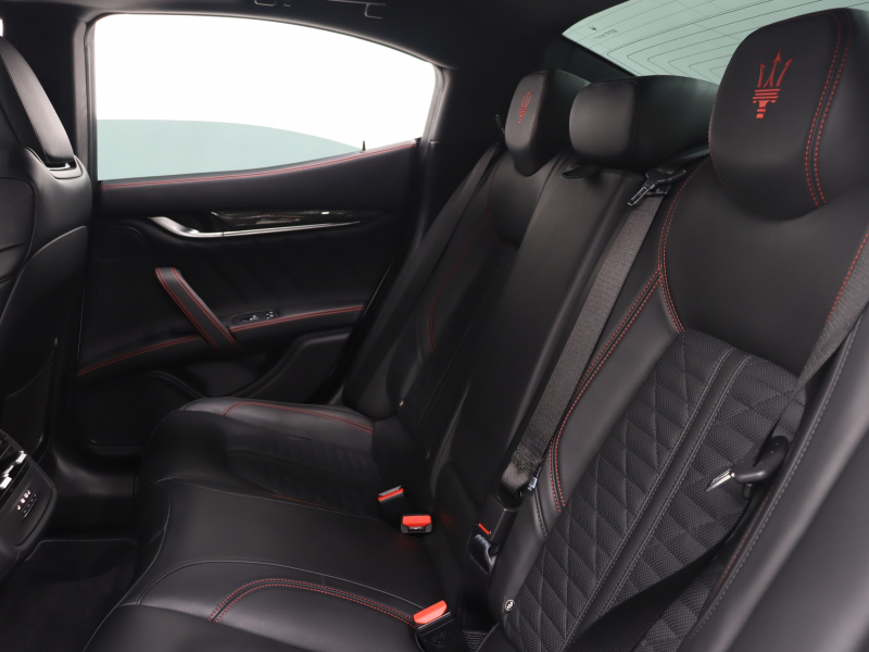 マセラティ ギブリ ﾄﾞﾗｲﾊﾞｰｽﾞｱｼｽﾀﾝｽ&ｶｰﾎﾞﾝｽﾎﾟｰﾂP　後期 黒革 ﾍﾞﾝﾁﾚｰﾀｰ ﾋｰﾀｰ ｻﾝﾙｰﾌ 純正SDﾅﾋﾞ TV harman/kardon ｻﾗｳﾝﾄﾞﾋﾞｭｰｶﾒﾗ ACC LEDﾍｯﾄﾞﾗｲﾄ 自動Rｹﾞｰﾄ&ﾊﾝｽﾞﾌﾘｰA ｽｶｲﾌｯｸｻｽﾍﾟﾝｼｮﾝ ｶｰﾎﾞﾝｲﾝﾃﾘｱﾄﾘﾑ 純正20ｲﾝﾁAW　2年保証