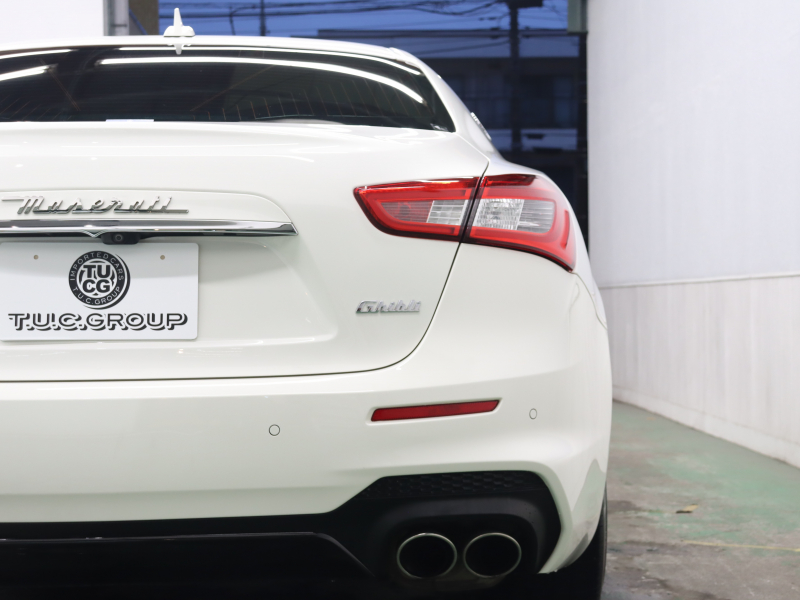 マセラティ ギブリ ﾄﾞﾗｲﾊﾞｰｽﾞｱｼｽﾀﾝｽ&ｶｰﾎﾞﾝｽﾎﾟｰﾂP　後期 黒革 ﾍﾞﾝﾁﾚｰﾀｰ ﾋｰﾀｰ ｻﾝﾙｰﾌ 純正SDﾅﾋﾞ TV harman/kardon ｻﾗｳﾝﾄﾞﾋﾞｭｰｶﾒﾗ ACC LEDﾍｯﾄﾞﾗｲﾄ 自動Rｹﾞｰﾄ&ﾊﾝｽﾞﾌﾘｰA ｽｶｲﾌｯｸｻｽﾍﾟﾝｼｮﾝ ｶｰﾎﾞﾝｲﾝﾃﾘｱﾄﾘﾑ 純正20ｲﾝﾁAW　2年保証