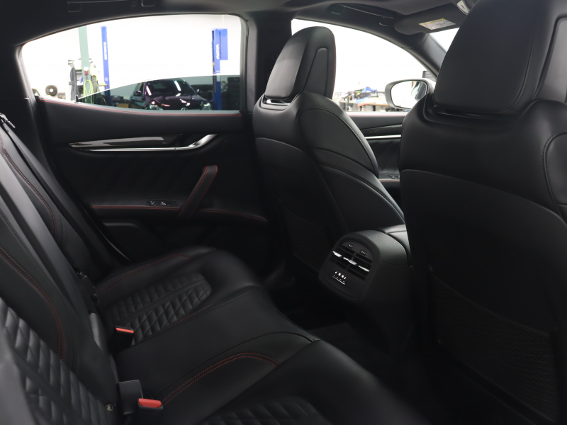 マセラティ ギブリ ﾄﾞﾗｲﾊﾞｰｽﾞｱｼｽﾀﾝｽ&ｶｰﾎﾞﾝｽﾎﾟｰﾂP　後期 黒革 ﾍﾞﾝﾁﾚｰﾀｰ ﾋｰﾀｰ ｻﾝﾙｰﾌ 純正SDﾅﾋﾞ TV harman/kardon ｻﾗｳﾝﾄﾞﾋﾞｭｰｶﾒﾗ ACC LEDﾍｯﾄﾞﾗｲﾄ 自動Rｹﾞｰﾄ&ﾊﾝｽﾞﾌﾘｰA ｽｶｲﾌｯｸｻｽﾍﾟﾝｼｮﾝ ｶｰﾎﾞﾝｲﾝﾃﾘｱﾄﾘﾑ 純正20ｲﾝﾁAW　2年保証