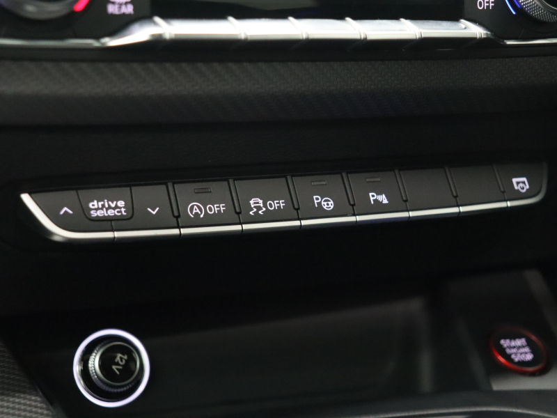 アウディ RS4 ﾍﾞｰｽｸﾞﾚｰﾄﾞ RSﾃﾞｻﾞｲﾝPKG ｶｰﾎﾞﾝｽﾀｲﾘﾝｸﾞPKG 　ADVｷｰ 黒革 ﾊﾟﾉﾗﾏSR ﾋｰﾀｰ RSｽﾎﾟｰﾂｴｷｿﾞｰｽﾄ 360ｶﾒﾗ ﾏﾄﾘｸｽLEDﾗｲﾄ MMIﾅﾋﾞTV Bang&Olufsen Bluetooth ﾊﾞｰﾁｬﾙｺｸﾋﾟｯﾄ 純正20AW　2年保証