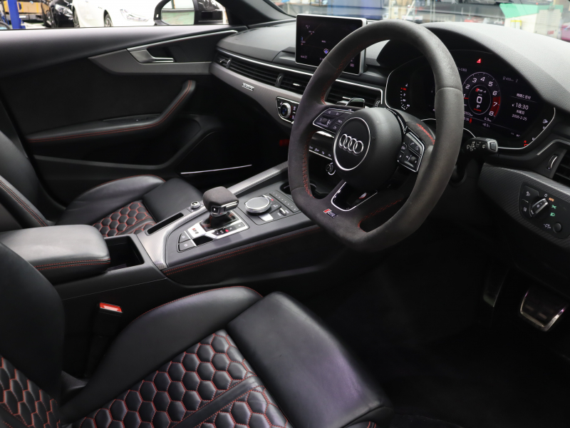 アウディ RS4 ﾍﾞｰｽｸﾞﾚｰﾄﾞ RSﾃﾞｻﾞｲﾝPKG ｶｰﾎﾞﾝｽﾀｲﾘﾝｸﾞPKG 　ADVｷｰ 黒革 ﾊﾟﾉﾗﾏSR ﾋｰﾀｰ RSｽﾎﾟｰﾂｴｷｿﾞｰｽﾄ 360ｶﾒﾗ ﾏﾄﾘｸｽLEDﾗｲﾄ MMIﾅﾋﾞTV Bang&Olufsen Bluetooth ﾊﾞｰﾁｬﾙｺｸﾋﾟｯﾄ 純正20AW　2年保証