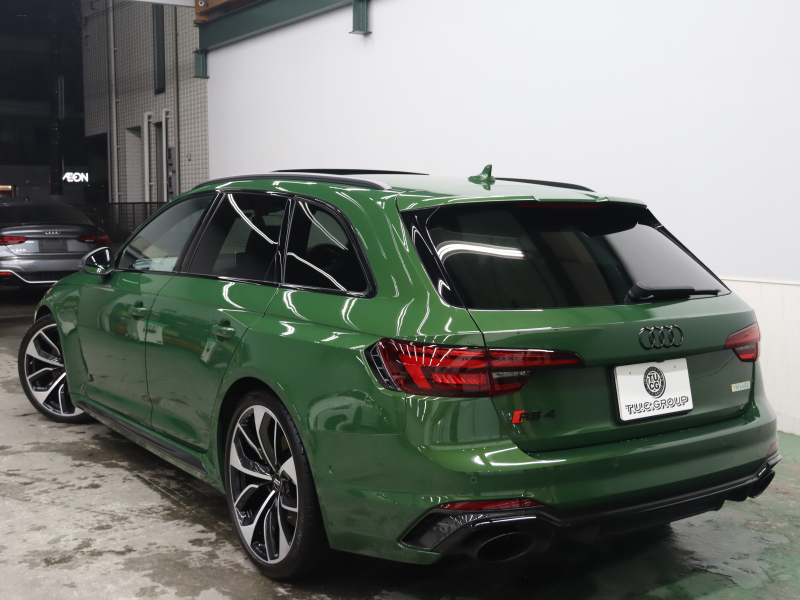 アウディ RS4 ﾍﾞｰｽｸﾞﾚｰﾄﾞ RSﾃﾞｻﾞｲﾝPKG ｶｰﾎﾞﾝｽﾀｲﾘﾝｸﾞPKG 　ADVｷｰ 黒革 ﾊﾟﾉﾗﾏSR ﾋｰﾀｰ RSｽﾎﾟｰﾂｴｷｿﾞｰｽﾄ 360ｶﾒﾗ ﾏﾄﾘｸｽLEDﾗｲﾄ MMIﾅﾋﾞTV Bang&Olufsen Bluetooth ﾊﾞｰﾁｬﾙｺｸﾋﾟｯﾄ 純正20AW　2年保証