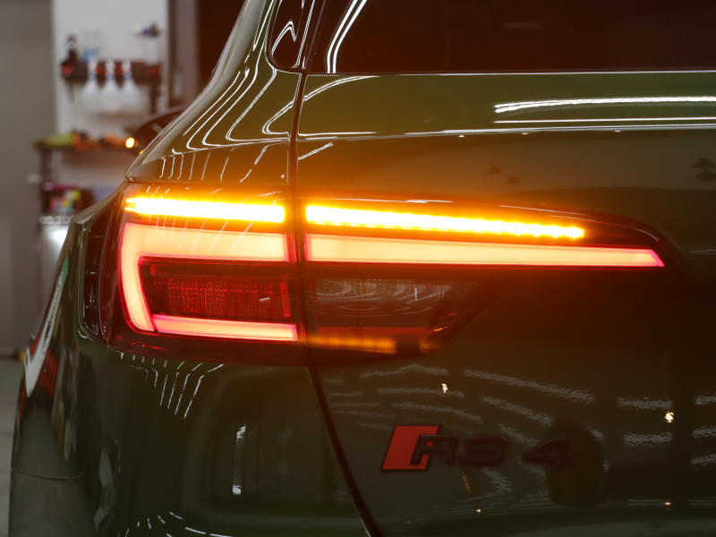 アウディ RS4 ﾍﾞｰｽｸﾞﾚｰﾄﾞ RSﾃﾞｻﾞｲﾝPKG ｶｰﾎﾞﾝｽﾀｲﾘﾝｸﾞPKG 　ADVｷｰ 黒革 ﾊﾟﾉﾗﾏSR ﾋｰﾀｰ RSｽﾎﾟｰﾂｴｷｿﾞｰｽﾄ 360ｶﾒﾗ ﾏﾄﾘｸｽLEDﾗｲﾄ MMIﾅﾋﾞTV Bang&Olufsen Bluetooth ﾊﾞｰﾁｬﾙｺｸﾋﾟｯﾄ 純正20AW　2年保証