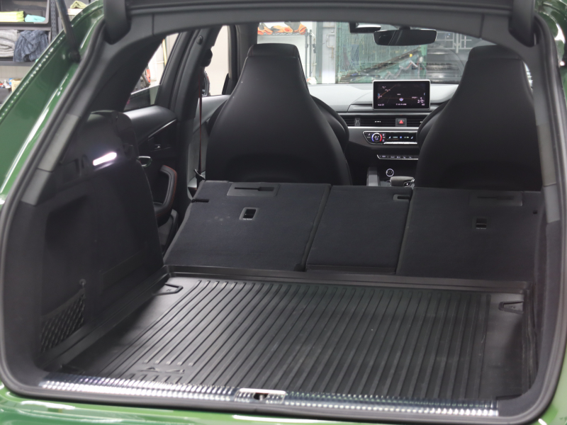 アウディ RS4 ﾍﾞｰｽｸﾞﾚｰﾄﾞ RSﾃﾞｻﾞｲﾝPKG ｶｰﾎﾞﾝｽﾀｲﾘﾝｸﾞPKG 　ADVｷｰ 黒革 ﾊﾟﾉﾗﾏSR ﾋｰﾀｰ RSｽﾎﾟｰﾂｴｷｿﾞｰｽﾄ 360ｶﾒﾗ ﾏﾄﾘｸｽLEDﾗｲﾄ MMIﾅﾋﾞTV Bang&Olufsen Bluetooth ﾊﾞｰﾁｬﾙｺｸﾋﾟｯﾄ 純正20AW　2年保証