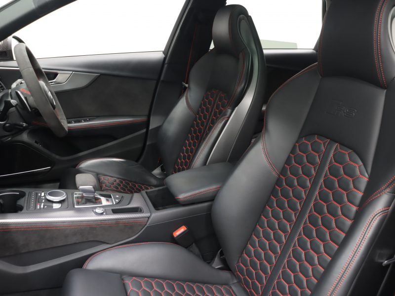 アウディ RS4 ﾍﾞｰｽｸﾞﾚｰﾄﾞ RSﾃﾞｻﾞｲﾝPKG ｶｰﾎﾞﾝｽﾀｲﾘﾝｸﾞPKG 　ADVｷｰ 黒革 ﾊﾟﾉﾗﾏSR ﾋｰﾀｰ RSｽﾎﾟｰﾂｴｷｿﾞｰｽﾄ 360ｶﾒﾗ ﾏﾄﾘｸｽLEDﾗｲﾄ MMIﾅﾋﾞTV Bang&Olufsen Bluetooth ﾊﾞｰﾁｬﾙｺｸﾋﾟｯﾄ 純正20AW　2年保証