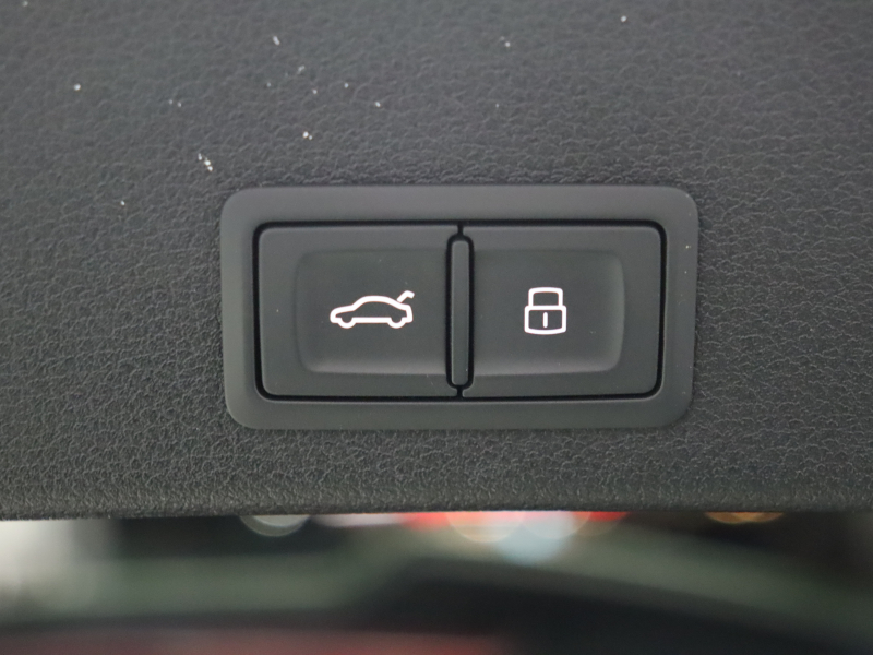 アウディ RS4 ﾍﾞｰｽｸﾞﾚｰﾄﾞ RSﾃﾞｻﾞｲﾝPKG ｶｰﾎﾞﾝｽﾀｲﾘﾝｸﾞPKG 　ADVｷｰ 黒革 ﾊﾟﾉﾗﾏSR ﾋｰﾀｰ RSｽﾎﾟｰﾂｴｷｿﾞｰｽﾄ 360ｶﾒﾗ ﾏﾄﾘｸｽLEDﾗｲﾄ MMIﾅﾋﾞTV Bang&Olufsen Bluetooth ﾊﾞｰﾁｬﾙｺｸﾋﾟｯﾄ 純正20AW　2年保証