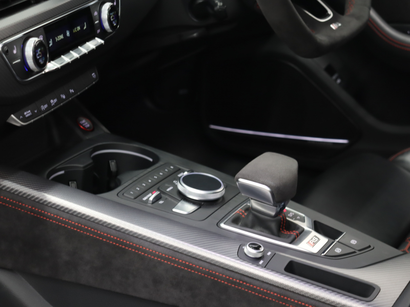 アウディ RS4 ﾍﾞｰｽｸﾞﾚｰﾄﾞ RSﾃﾞｻﾞｲﾝPKG ｶｰﾎﾞﾝｽﾀｲﾘﾝｸﾞPKG 　ADVｷｰ 黒革 ﾊﾟﾉﾗﾏSR ﾋｰﾀｰ RSｽﾎﾟｰﾂｴｷｿﾞｰｽﾄ 360ｶﾒﾗ ﾏﾄﾘｸｽLEDﾗｲﾄ MMIﾅﾋﾞTV Bang&Olufsen Bluetooth ﾊﾞｰﾁｬﾙｺｸﾋﾟｯﾄ 純正20AW　2年保証