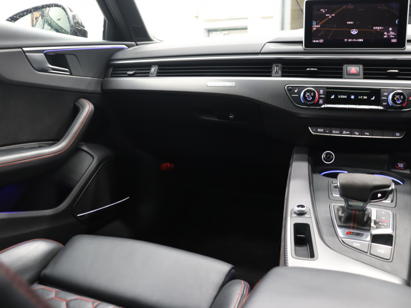 アウディ RS4 ﾍﾞｰｽｸﾞﾚｰﾄﾞ RSﾃﾞｻﾞｲﾝPKG ｶｰﾎﾞﾝｽﾀｲﾘﾝｸﾞPKG 　ADVｷｰ 黒革 ﾊﾟﾉﾗﾏSR ﾋｰﾀｰ RSｽﾎﾟｰﾂｴｷｿﾞｰｽﾄ 360ｶﾒﾗ ﾏﾄﾘｸｽLEDﾗｲﾄ MMIﾅﾋﾞTV Bang&Olufsen Bluetooth ﾊﾞｰﾁｬﾙｺｸﾋﾟｯﾄ 純正20AW　2年保証