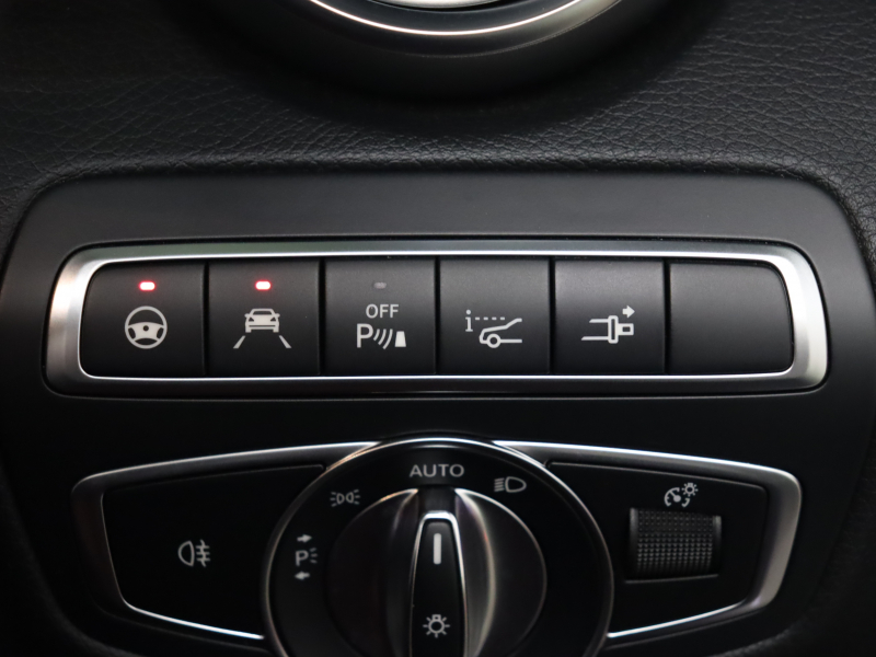 AMG Cクラス C43 4MATIC ｶﾌﾞﾘｵﾚ ﾚｰﾀﾞｰSP　赤革 ｴｱｽｶｰﾌ 赤幌 純正ﾅﾋﾞTV ﾌﾞﾙﾒｽﾀｰS Bｶﾒﾗ LEDﾍｯﾄﾞﾗｲﾄ AMGｻｽﾍﾟﾝｼｮﾝ AMGｴｸﾞｿﾞｰｽﾄ AMGｽﾎﾟｰﾂｽﾃｱﾘﾝｸﾞ AMG強化ﾌﾞﾚｰｷ AMGｽﾀｲﾘﾝｸﾞﾊﾟｯｹｰｼﾞ AMG19ｲﾝﾁAW(ﾌﾞﾗｯｸ)　2年保証付