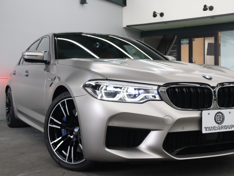 BMW Mシリーズ M5　有償色 茶革 ﾌﾙﾚｻﾞｰﾒﾘﾉｲﾝﾃﾘｱ ﾍﾞﾝﾁﾚｰﾀｰ ｱﾙｶﾝﾀﾗﾙｰﾌ 純正ﾅﾋﾞ TV Bowers&wilkinsﾀﾞｲﾔﾓﾝﾄﾞｻｳﾝﾄﾞ 360ｶﾒﾗ HUD ｿﾌﾄｸﾛｰｽﾞﾄﾞｱ 自動Rｹﾞｰﾄ&ﾊﾝｽﾞﾌﾘｰA ｱﾀﾞﾌﾟﾃｨﾌﾞMﾃﾞｨﾌｧﾚﾝｼｬﾙ Mｴｱﾛ&20ｲﾝﾁAW(706M)　2年保証