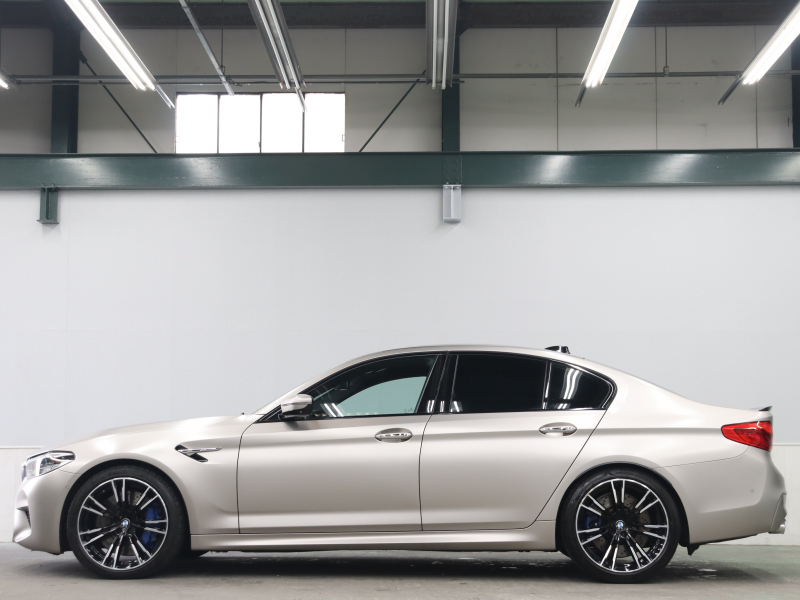 BMW Mシリーズ M5　有償色 茶革 ﾌﾙﾚｻﾞｰﾒﾘﾉｲﾝﾃﾘｱ ﾍﾞﾝﾁﾚｰﾀｰ ｱﾙｶﾝﾀﾗﾙｰﾌ 純正ﾅﾋﾞ TV Bowers&wilkinsﾀﾞｲﾔﾓﾝﾄﾞｻｳﾝﾄﾞ 360ｶﾒﾗ HUD ｿﾌﾄｸﾛｰｽﾞﾄﾞｱ 自動Rｹﾞｰﾄ&ﾊﾝｽﾞﾌﾘｰA ｱﾀﾞﾌﾟﾃｨﾌﾞMﾃﾞｨﾌｧﾚﾝｼｬﾙ Mｴｱﾛ&20ｲﾝﾁAW(706M)　2年保証