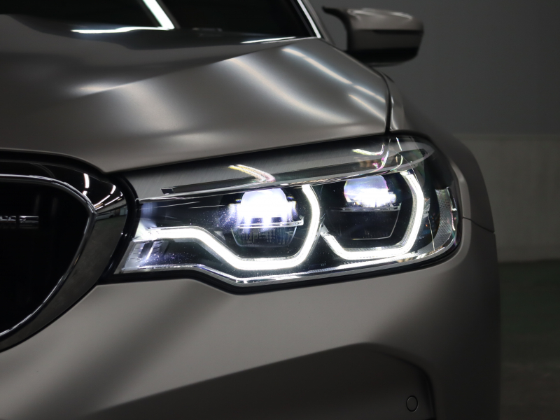 BMW Mシリーズ M5　有償色 茶革 ﾌﾙﾚｻﾞｰﾒﾘﾉｲﾝﾃﾘｱ ﾍﾞﾝﾁﾚｰﾀｰ ｱﾙｶﾝﾀﾗﾙｰﾌ 純正ﾅﾋﾞ TV Bowers&wilkinsﾀﾞｲﾔﾓﾝﾄﾞｻｳﾝﾄﾞ 360ｶﾒﾗ HUD ｿﾌﾄｸﾛｰｽﾞﾄﾞｱ 自動Rｹﾞｰﾄ&ﾊﾝｽﾞﾌﾘｰA ｱﾀﾞﾌﾟﾃｨﾌﾞMﾃﾞｨﾌｧﾚﾝｼｬﾙ Mｴｱﾛ&20ｲﾝﾁAW(706M)　2年保証