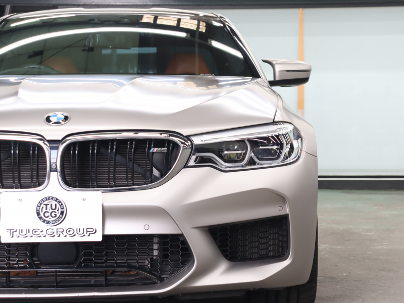 BMW Mシリーズ M5　有償色 茶革 ﾌﾙﾚｻﾞｰﾒﾘﾉｲﾝﾃﾘｱ ﾍﾞﾝﾁﾚｰﾀｰ ｱﾙｶﾝﾀﾗﾙｰﾌ 純正ﾅﾋﾞ TV Bowers&wilkinsﾀﾞｲﾔﾓﾝﾄﾞｻｳﾝﾄﾞ 360ｶﾒﾗ HUD ｿﾌﾄｸﾛｰｽﾞﾄﾞｱ 自動Rｹﾞｰﾄ&ﾊﾝｽﾞﾌﾘｰA ｱﾀﾞﾌﾟﾃｨﾌﾞMﾃﾞｨﾌｧﾚﾝｼｬﾙ Mｴｱﾛ&20ｲﾝﾁAW(706M)　2年保証