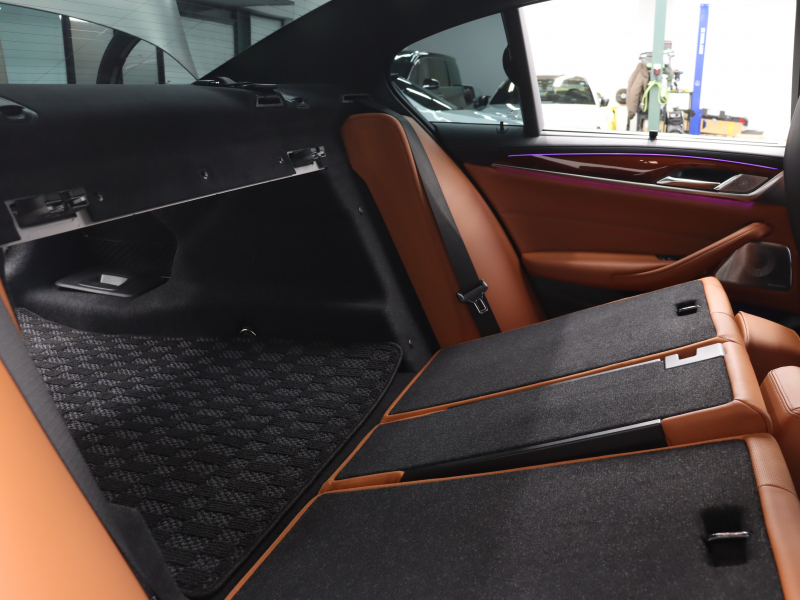 BMW Mシリーズ M5　有償色 茶革 ﾌﾙﾚｻﾞｰﾒﾘﾉｲﾝﾃﾘｱ ﾍﾞﾝﾁﾚｰﾀｰ ｱﾙｶﾝﾀﾗﾙｰﾌ 純正ﾅﾋﾞ TV Bowers&wilkinsﾀﾞｲﾔﾓﾝﾄﾞｻｳﾝﾄﾞ 360ｶﾒﾗ HUD ｿﾌﾄｸﾛｰｽﾞﾄﾞｱ 自動Rｹﾞｰﾄ&ﾊﾝｽﾞﾌﾘｰA ｱﾀﾞﾌﾟﾃｨﾌﾞMﾃﾞｨﾌｧﾚﾝｼｬﾙ Mｴｱﾛ&20ｲﾝﾁAW(706M)　2年保証