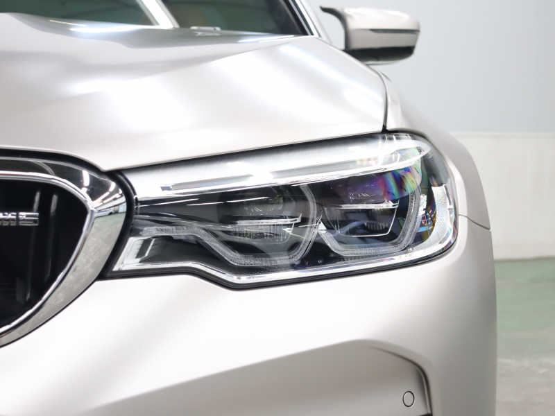 BMW Mシリーズ M5　有償色 茶革 ﾌﾙﾚｻﾞｰﾒﾘﾉｲﾝﾃﾘｱ ﾍﾞﾝﾁﾚｰﾀｰ ｱﾙｶﾝﾀﾗﾙｰﾌ 純正ﾅﾋﾞ TV Bowers&wilkinsﾀﾞｲﾔﾓﾝﾄﾞｻｳﾝﾄﾞ 360ｶﾒﾗ HUD ｿﾌﾄｸﾛｰｽﾞﾄﾞｱ 自動Rｹﾞｰﾄ&ﾊﾝｽﾞﾌﾘｰA ｱﾀﾞﾌﾟﾃｨﾌﾞMﾃﾞｨﾌｧﾚﾝｼｬﾙ Mｴｱﾛ&20ｲﾝﾁAW(706M)　2年保証