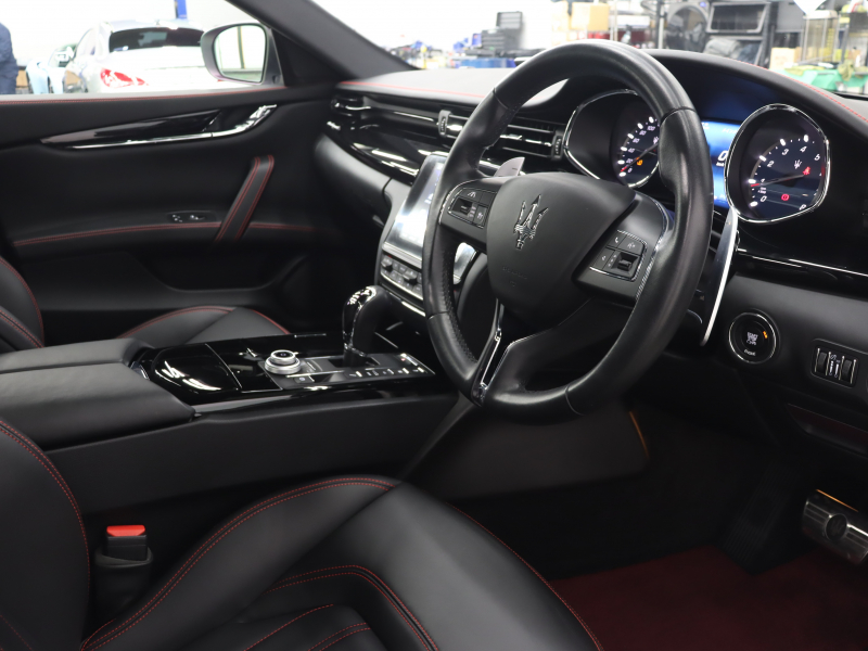 マセラティ クアトロポルテ ﾍﾞｰｽｸﾞﾚｰﾄﾞ ﾄﾞﾗｲﾊﾞｰｽﾞｱｼｽﾀﾝｽPKG　中期 黒革ｽﾎﾟｰﾂｼｰﾄ ﾍﾞﾝﾁﾚｰﾀｰ ﾋｰﾀｰ ｻﾝﾙｰﾌ ﾅﾋﾞTV 360ｶﾒﾗ harman/kardon ACC ﾄﾗｲﾃﾞﾝﾄｽﾃｯﾁ 自動Rｹﾞｰﾄ&ﾊﾝｽﾞﾌﾘｰA ｽｶｲﾌｯｸｻｽﾍﾟﾝｼｮﾝ ﾚｯﾄﾞｷｬﾘﾊﾟｰ 純正21ｲﾝﾁAW(ｳﾗｰﾉ) 　2年保証