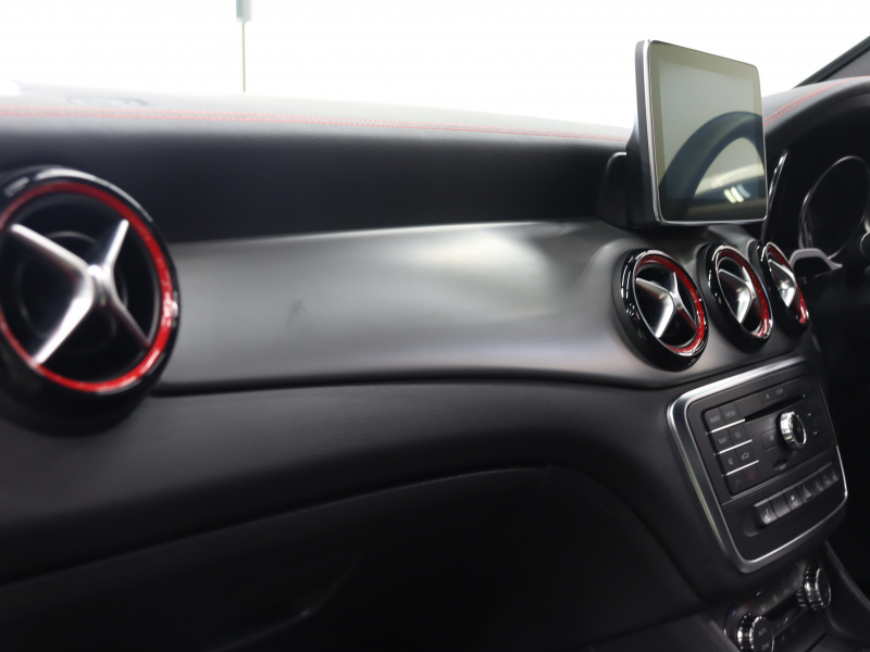 AMG CLAクラス CLA45 4MATIC ﾚｰﾀﾞｰSP　黒革 ｼｰﾄﾋｰﾀｰ 純正HDDﾅﾋﾞTV Bluetooth Carplay Bｶﾒﾗ LEDﾗｲﾄ ﾌﾟｯｼｭｽﾀｰﾄ AMGｻｽﾍﾟﾝｼｮﾝ AMG強化ﾌﾞﾚｰｷ AMGｴｱﾛ&AMG18ｲﾝﾁAW　2年保証付