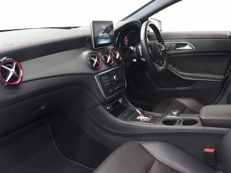 AMG CLAクラス CLA45 4MATIC ﾚｰﾀﾞｰSP　黒革 ｼｰﾄﾋｰﾀｰ 純正HDDﾅﾋﾞTV Bluetooth Carplay Bｶﾒﾗ LEDﾗｲﾄ ﾌﾟｯｼｭｽﾀｰﾄ AMGｻｽﾍﾟﾝｼｮﾝ AMG強化ﾌﾞﾚｰｷ AMGｴｱﾛ&AMG18ｲﾝﾁAW　2年保証付