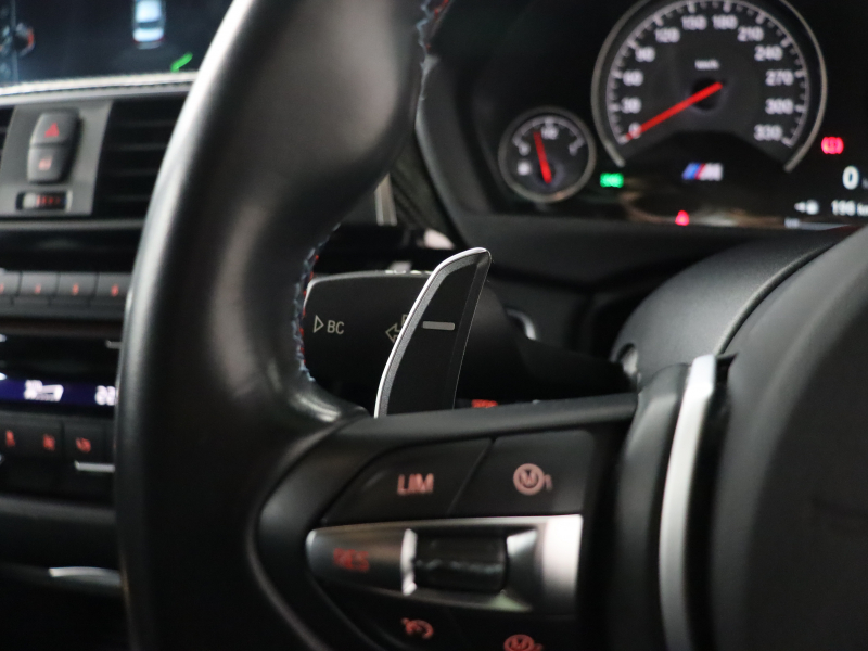 BMW Mシリーズ M3 MDCT　Mｻｽﾍﾟﾝｼｮﾝ ｺﾝﾌｫｰﾄA ｲﾝﾃﾘｼﾞｪﾝﾄS 黒革 ﾅﾋﾞTV Bluetooth Bｶﾒﾗ HUD LEDﾍｯﾄﾞﾗｲﾄ ｶｰﾎﾞﾝﾙｰﾌ ｶｰﾎﾞﾝｲﾝﾃﾘｱ Mｽﾎﾟｰﾂｽﾃｱﾘﾝｸﾞ Mｽﾎﾟｰﾂｴｷｿﾞｰｽﾄｼｽﾃﾑ Mﾌﾞﾙｰｷｬﾘﾊﾟｰ Mｴｱﾛ&19AW(ｽﾀｲﾘﾝｸﾞ437M)　2年保証付