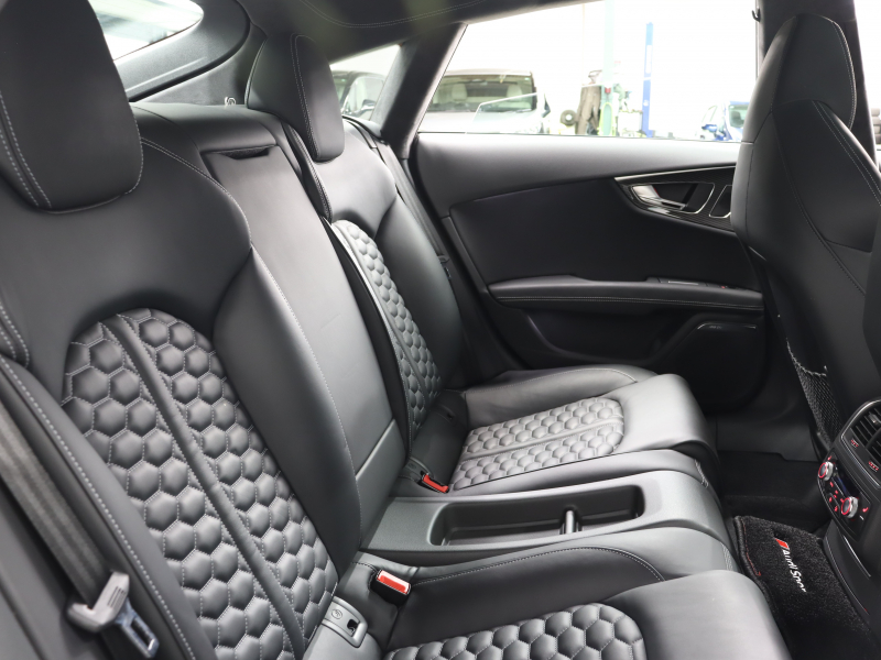 アウディ RS7 ｽﾎﾟｰﾂﾊﾞｯｸ ﾌﾞﾗｯｸｽﾀｲﾘﾝｸﾞPKG　後期ﾓﾃﾞﾙ  黒革 ｽﾎﾟｰﾂｼｰﾄ ｻﾝﾙｰﾌ ｱﾙｶﾝﾀﾗﾙｰﾌ MMIﾅﾋﾞ TV BOSEｻｳﾝﾄﾞ Bｶﾒﾗ Carplay ﾏﾄﾘｸｽLEDﾍｯﾄﾞﾗｲﾄ ｶｰﾎﾞﾝｲﾝﾃﾘｱ&ﾐﾗｰ ﾚｯﾄﾞｷｬﾘﾊﾟｰ RSｽﾎﾟｰﾂｴｷｿﾞｰｽﾄ 純正21ｲﾝﾁAW　2年保証