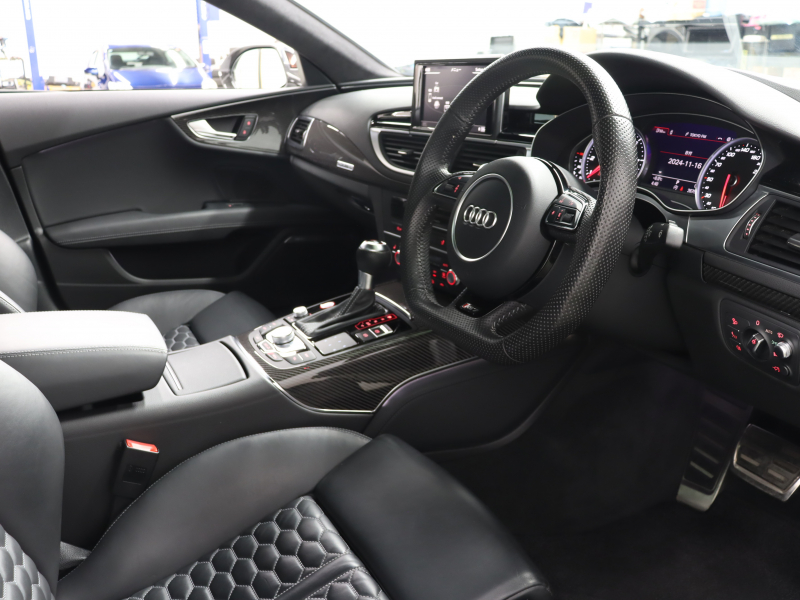 アウディ RS7 ｽﾎﾟｰﾂﾊﾞｯｸ ﾌﾞﾗｯｸｽﾀｲﾘﾝｸﾞPKG　後期ﾓﾃﾞﾙ  黒革 ｽﾎﾟｰﾂｼｰﾄ ｻﾝﾙｰﾌ ｱﾙｶﾝﾀﾗﾙｰﾌ MMIﾅﾋﾞ TV BOSEｻｳﾝﾄﾞ Bｶﾒﾗ Carplay ﾏﾄﾘｸｽLEDﾍｯﾄﾞﾗｲﾄ ｶｰﾎﾞﾝｲﾝﾃﾘｱ&ﾐﾗｰ ﾚｯﾄﾞｷｬﾘﾊﾟｰ RSｽﾎﾟｰﾂｴｷｿﾞｰｽﾄ 純正21ｲﾝﾁAW　2年保証