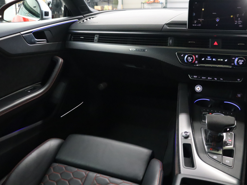 アウディ RS5 ｸｰﾍﾟ ﾍﾞｰｽｸﾞﾚｰﾄﾞ RSﾃﾞｻﾞｲﾝ&ｶｰﾎﾞﾝｽﾀｲﾘﾝｸﾞ&ｱｼｽﾀﾝｽPKG　黒革(Sｽﾎﾟｰﾂｼｰﾄ) 純正MMIﾅﾋﾞ 360ｶﾒﾗ Bang&Olufsen ACC HUD ﾏﾄﾘｸｽLED ｾﾗﾐｯｸﾌﾞﾚｰｷ(F) DRC付ｽﾎﾟｰﾂｻｽﾍﾟﾝｼｮﾝRSｽﾎﾟｰﾂｴｸﾞｿﾞｰｽﾄ 純正20ｲﾝﾁAW　2年保証付