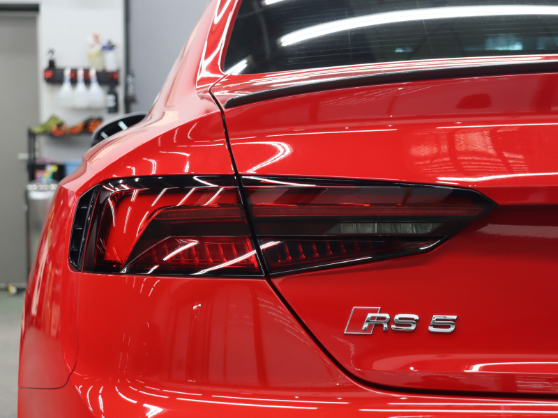 アウディ RS5 ｸｰﾍﾟ ﾍﾞｰｽｸﾞﾚｰﾄﾞ RSﾃﾞｻﾞｲﾝ&ｶｰﾎﾞﾝｽﾀｲﾘﾝｸﾞ&ｱｼｽﾀﾝｽPKG　黒革(Sｽﾎﾟｰﾂｼｰﾄ) 純正MMIﾅﾋﾞ 360ｶﾒﾗ Bang&Olufsen ACC HUD ﾏﾄﾘｸｽLED ｾﾗﾐｯｸﾌﾞﾚｰｷ(F) DRC付ｽﾎﾟｰﾂｻｽﾍﾟﾝｼｮﾝRSｽﾎﾟｰﾂｴｸﾞｿﾞｰｽﾄ 純正20ｲﾝﾁAW　2年保証付