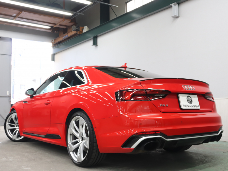 アウディ RS5 ｸｰﾍﾟ ﾍﾞｰｽｸﾞﾚｰﾄﾞ RSﾃﾞｻﾞｲﾝ&ｶｰﾎﾞﾝｽﾀｲﾘﾝｸﾞ&ｱｼｽﾀﾝｽPKG　黒革(Sｽﾎﾟｰﾂｼｰﾄ) 純正MMIﾅﾋﾞ 360ｶﾒﾗ Bang&Olufsen ACC HUD ﾏﾄﾘｸｽLED ｾﾗﾐｯｸﾌﾞﾚｰｷ(F) DRC付ｽﾎﾟｰﾂｻｽﾍﾟﾝｼｮﾝRSｽﾎﾟｰﾂｴｸﾞｿﾞｰｽﾄ 純正20ｲﾝﾁAW　2年保証付