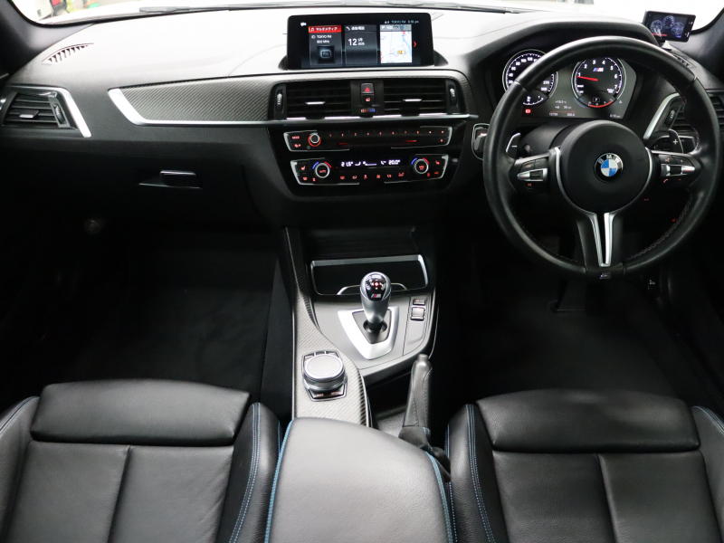 BMW Mシリーズ M2 ﾍﾞｰｽｸﾞﾚｰﾄﾞ　後期LCI ｺﾝﾌｫｰﾄA ｲﾝﾃﾘｼﾞｪﾝﾄS 黒革 純正Idriveﾅﾋﾞ Bｶﾒﾗ LEDﾍｯﾄﾞﾗｲﾄ ｶｰﾎﾞﾝｲﾝﾃﾘｱ ﾃﾞｭｱﾙｴｷｿﾞｰｽﾄﾃｰﾙﾊﾟｲﾌﾟ Mｽﾎﾟｰﾂｽﾃｱﾘﾝｸﾞ Mﾌﾞﾚｰｷｷｬﾘﾊﾟｰ Mｴｱﾛ&19ｲﾝﾁAW　2年保証付