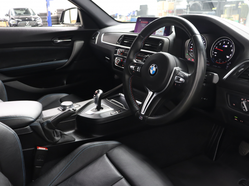 BMW Mシリーズ M2 ﾍﾞｰｽｸﾞﾚｰﾄﾞ　後期LCI ｺﾝﾌｫｰﾄA ｲﾝﾃﾘｼﾞｪﾝﾄS 黒革 純正Idriveﾅﾋﾞ Bｶﾒﾗ LEDﾍｯﾄﾞﾗｲﾄ ｶｰﾎﾞﾝｲﾝﾃﾘｱ ﾃﾞｭｱﾙｴｷｿﾞｰｽﾄﾃｰﾙﾊﾟｲﾌﾟ Mｽﾎﾟｰﾂｽﾃｱﾘﾝｸﾞ Mﾌﾞﾚｰｷｷｬﾘﾊﾟｰ Mｴｱﾛ&19ｲﾝﾁAW　2年保証付
