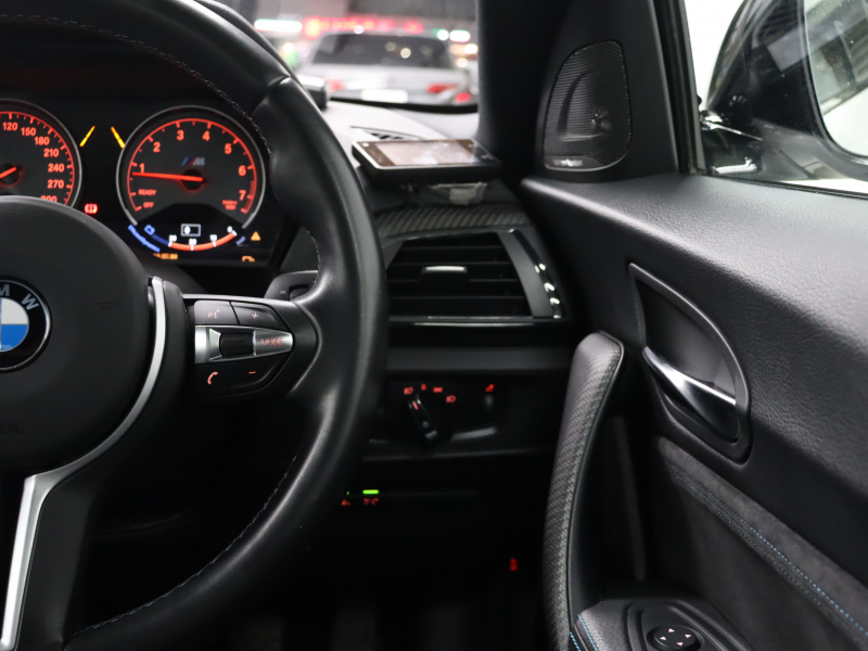 BMW Mシリーズ M2 ﾍﾞｰｽｸﾞﾚｰﾄﾞ 6速MT　ｺﾝﾌｫｰﾄA ｲﾝﾃﾘｼﾞｪﾝﾄS 黒革 純正Idriveﾅﾋﾞ harman/kardon Bｶﾒﾗ LEDﾍｯﾄﾞﾗｲﾄ ｶｰﾎﾞﾝｲﾝﾃﾘｱ ﾃﾞｭｱﾙｴｷｿﾞｰｽﾄﾃｰﾙﾊﾟｲﾌﾟ Mｽﾎﾟｰﾂｽﾃｱﾘﾝｸﾞ Mﾌﾞﾚｰｷｷｬﾘﾊﾟｰ Mｴｱﾛ&19ｲﾝﾁAW　2年保証付