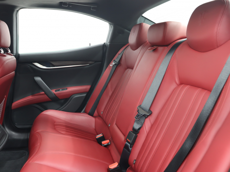 マセラティ ギブリ ﾍﾞｰｽｸﾞﾚｰﾄﾞ　赤革 ｻﾝﾙｰﾌ 純正SDﾅﾋﾞ ｸﾙｰｽﾞｺﾝﾄﾛｰﾙ Bｶﾒﾗ Bluetooth ｷｾﾉﾝﾍｯﾄﾞﾗｲﾄ ﾌﾞﾗｲﾝﾄﾞｽﾎﾟｯﾄ 自動Rｹﾞｰﾄ ｽﾎﾟｰﾂﾓｰﾄﾞ ﾚｯﾄﾞｷｬﾘﾊﾟｰ 純正20ｲﾝﾁAW(ｳﾗｰﾉ)　2年保証付