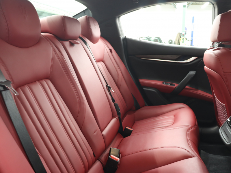 マセラティ ギブリ ﾍﾞｰｽｸﾞﾚｰﾄﾞ　赤革 ｻﾝﾙｰﾌ 純正SDﾅﾋﾞ ｸﾙｰｽﾞｺﾝﾄﾛｰﾙ Bｶﾒﾗ Bluetooth ｷｾﾉﾝﾍｯﾄﾞﾗｲﾄ ﾌﾞﾗｲﾝﾄﾞｽﾎﾟｯﾄ 自動Rｹﾞｰﾄ ｽﾎﾟｰﾂﾓｰﾄﾞ ﾚｯﾄﾞｷｬﾘﾊﾟｰ 純正20ｲﾝﾁAW(ｳﾗｰﾉ)　2年保証付