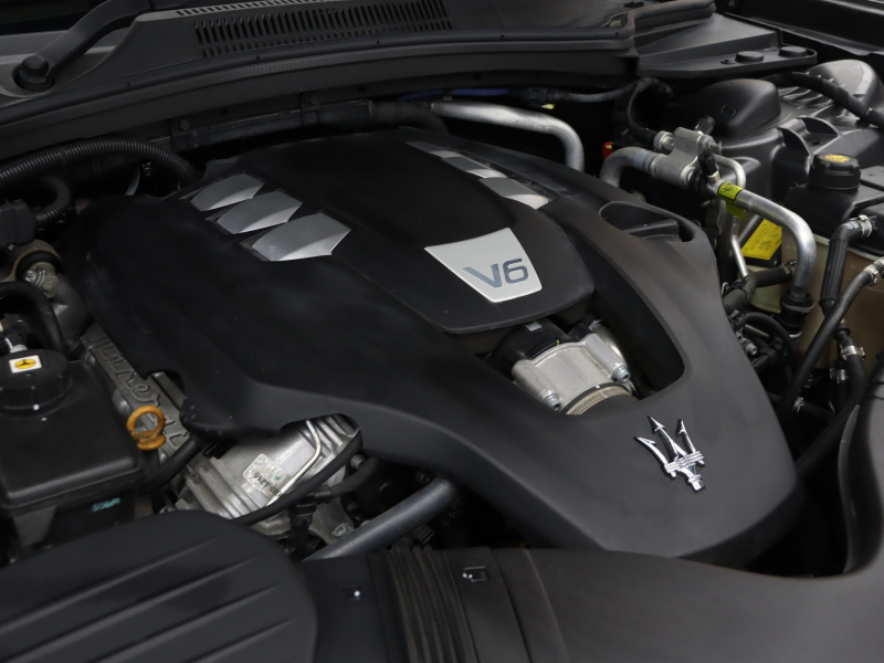 マセラティ ギブリ ﾍﾞｰｽｸﾞﾚｰﾄﾞ　赤革 ｻﾝﾙｰﾌ 純正SDﾅﾋﾞ ｸﾙｰｽﾞｺﾝﾄﾛｰﾙ Bｶﾒﾗ Bluetooth ｷｾﾉﾝﾍｯﾄﾞﾗｲﾄ ﾌﾞﾗｲﾝﾄﾞｽﾎﾟｯﾄ 自動Rｹﾞｰﾄ ｽﾎﾟｰﾂﾓｰﾄﾞ ﾚｯﾄﾞｷｬﾘﾊﾟｰ 純正20ｲﾝﾁAW(ｳﾗｰﾉ)　2年保証付