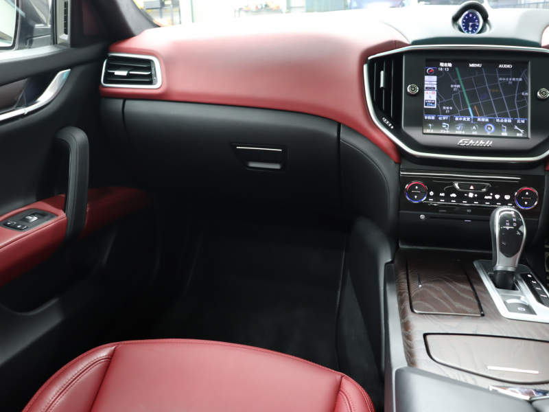 マセラティ ギブリ ﾍﾞｰｽｸﾞﾚｰﾄﾞ　赤革 ｻﾝﾙｰﾌ 純正SDﾅﾋﾞ ｸﾙｰｽﾞｺﾝﾄﾛｰﾙ Bｶﾒﾗ Bluetooth ｷｾﾉﾝﾍｯﾄﾞﾗｲﾄ ﾌﾞﾗｲﾝﾄﾞｽﾎﾟｯﾄ 自動Rｹﾞｰﾄ ｽﾎﾟｰﾂﾓｰﾄﾞ ﾚｯﾄﾞｷｬﾘﾊﾟｰ 純正20ｲﾝﾁAW(ｳﾗｰﾉ)　2年保証付